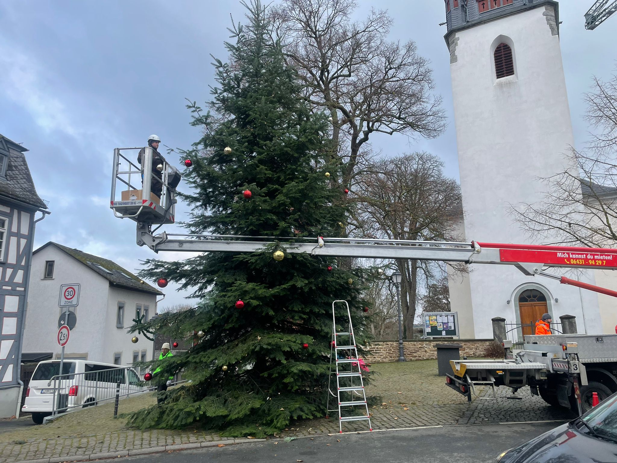 Hoch hinaus – der Schmuck kommt.